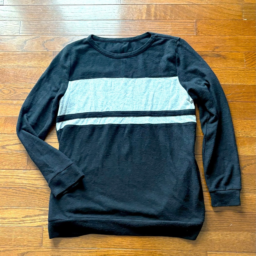 Black shirt with gray stripes and pockets
Size small